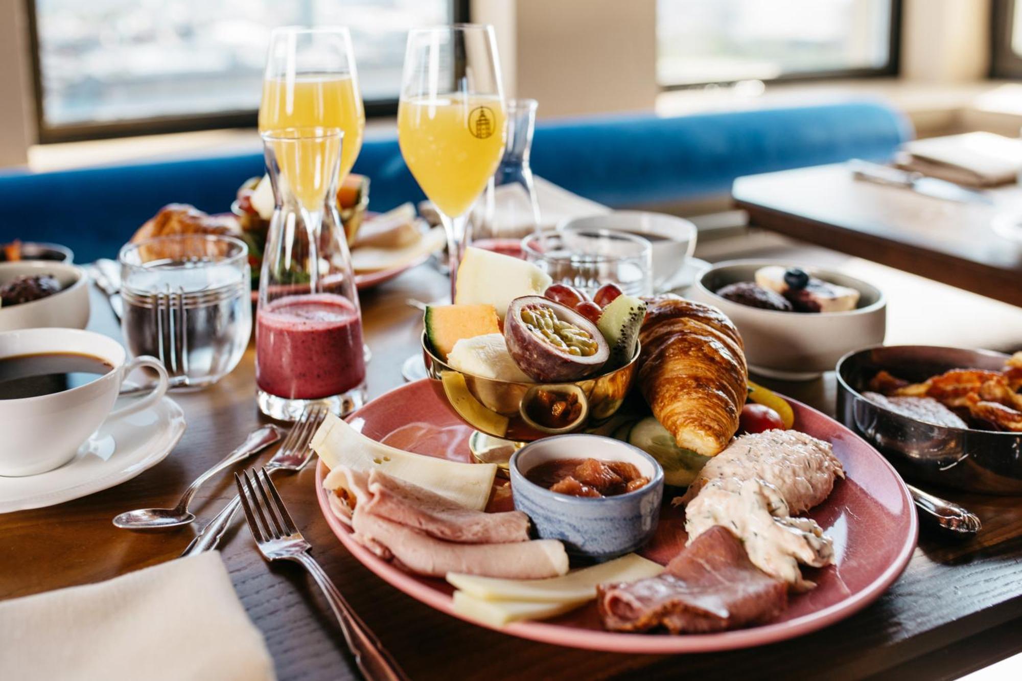 Solo Sokos Hotel Torni Helsinki Dış mekan fotoğraf A brunch table